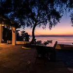 Zoela Corfu - 2 Seperate With Full Privacy Hébergement de vacances Gastouri (Corfu)